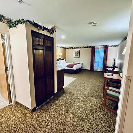 Ivey'S Motor Lodge Houlton Exterior photo