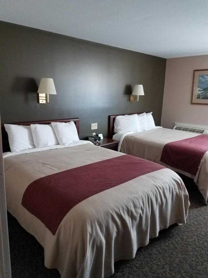 Ivey'S Motor Lodge Houlton Exterior photo