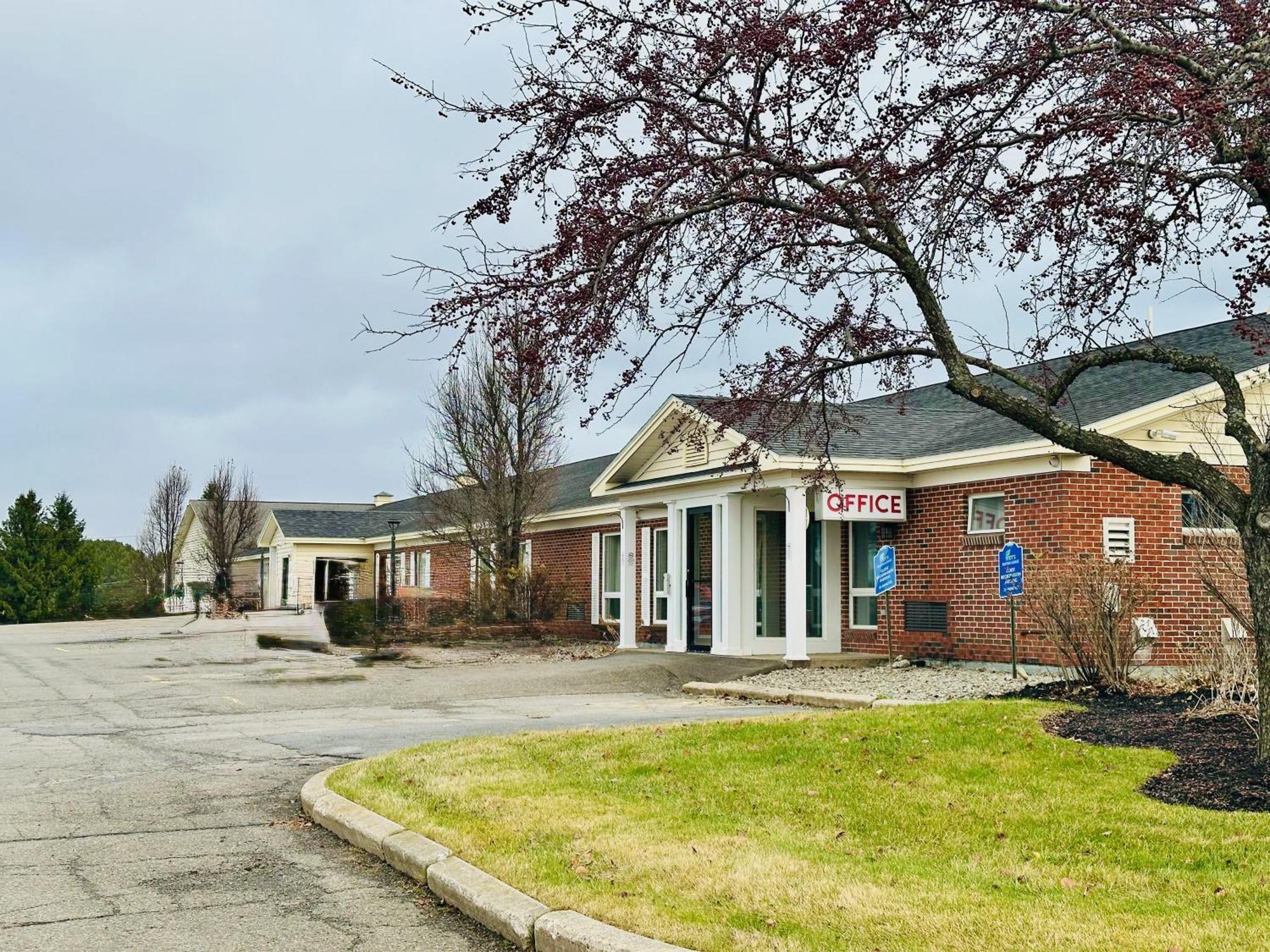 Ivey'S Motor Lodge Houlton Exterior photo